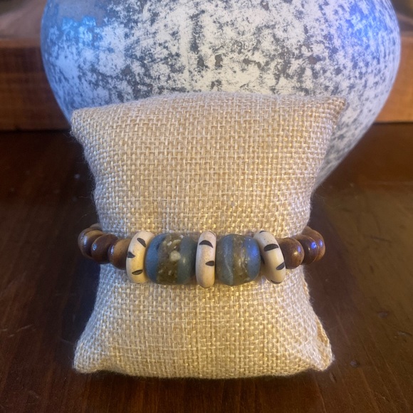 LiV deSigns Natural Wood Bead Stretch Bracelet - Picture 2 of 3